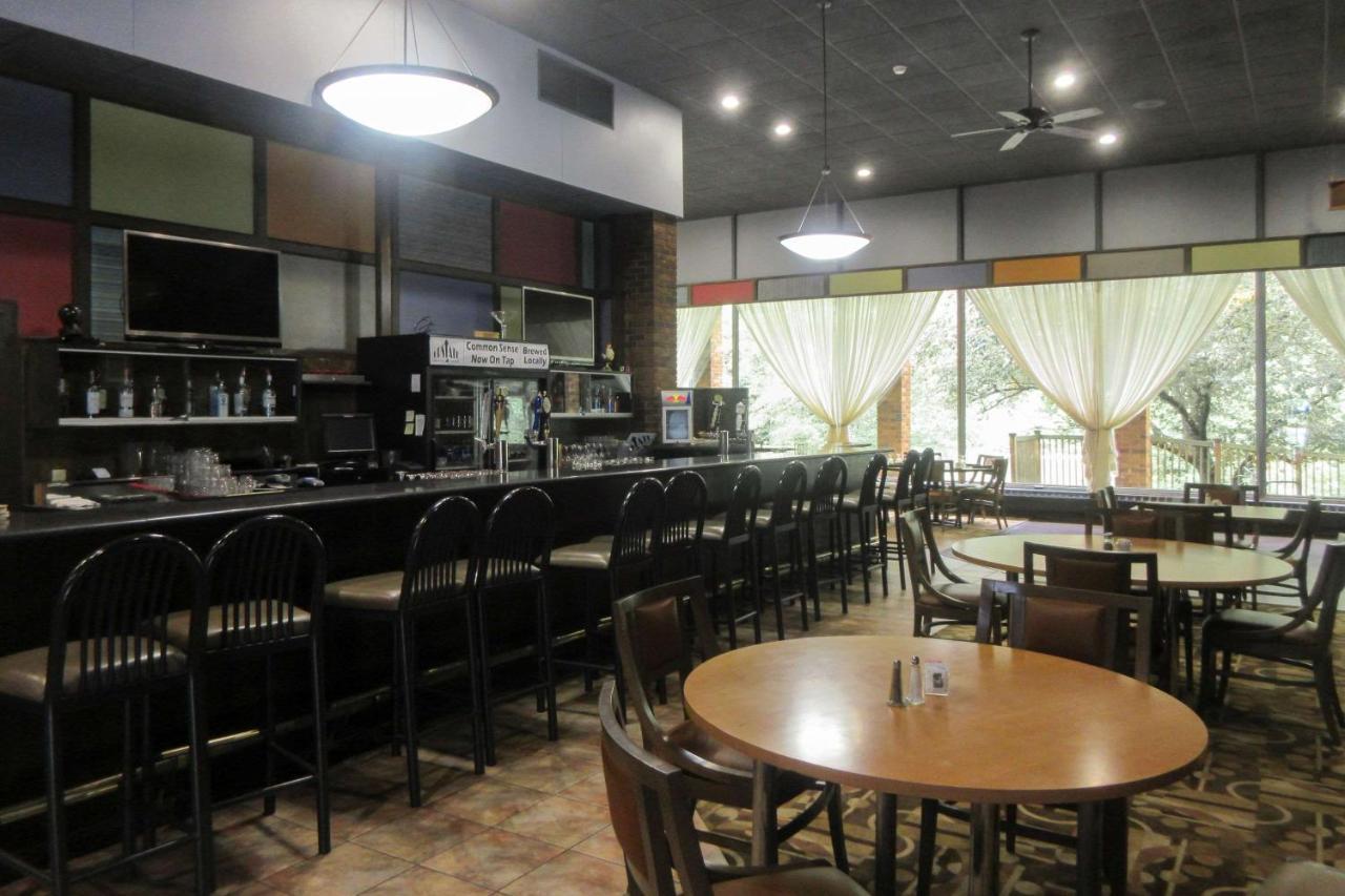 Quality Inn & Suites Owego Exteriör bild