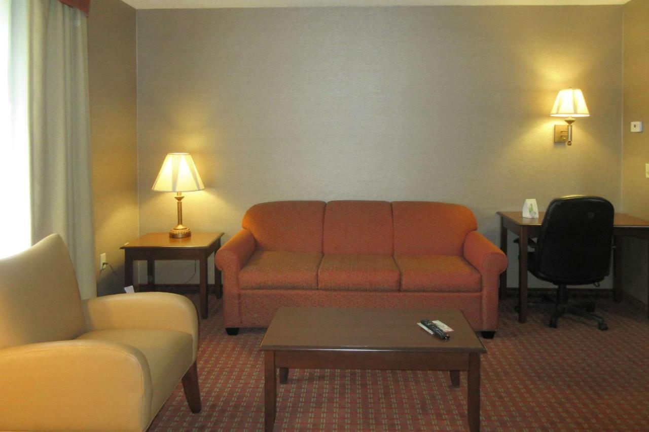Quality Inn & Suites Owego Exteriör bild