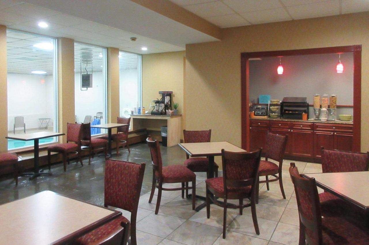 Quality Inn & Suites Owego Exteriör bild
