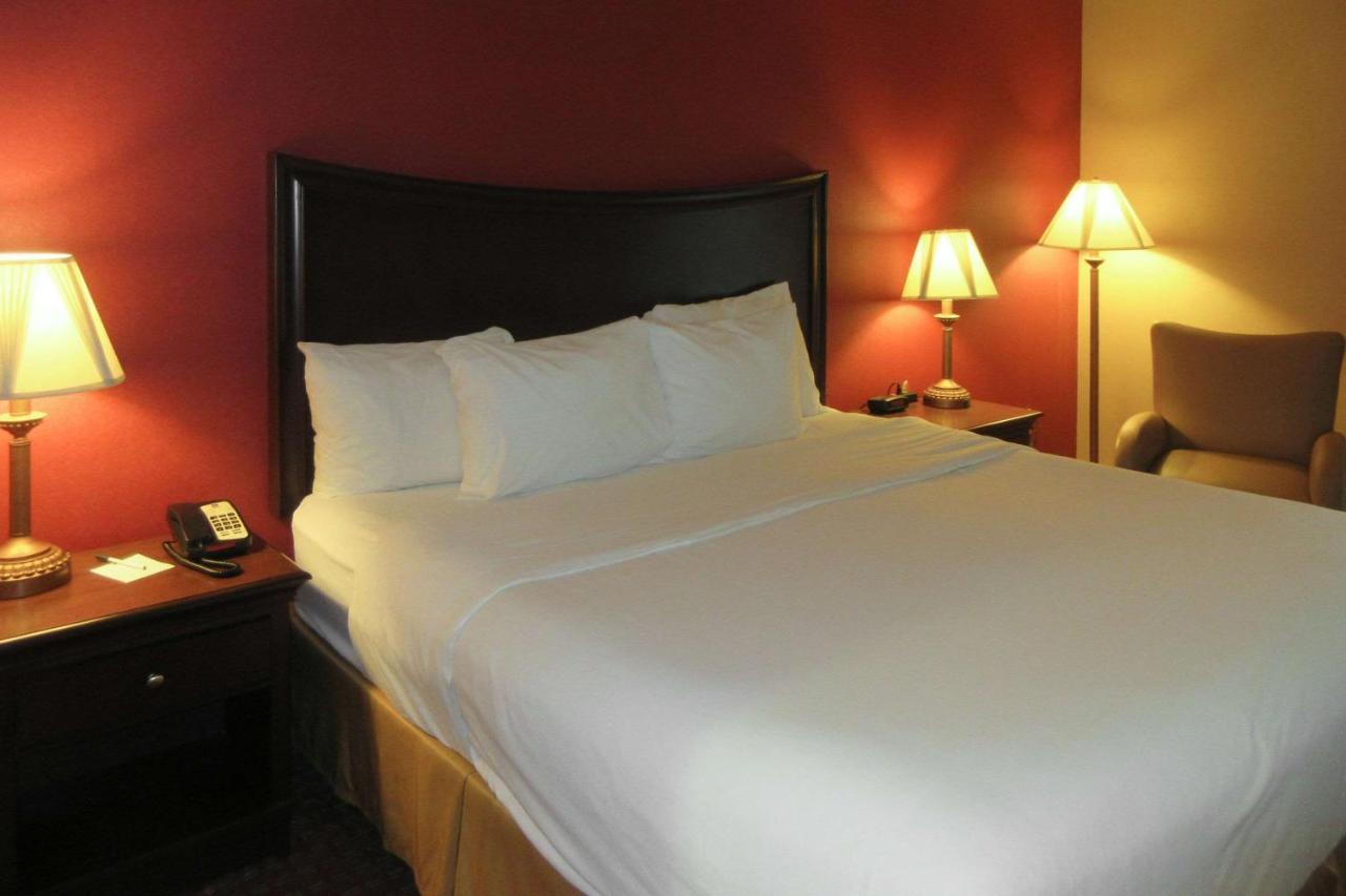 Quality Inn & Suites Owego Exteriör bild